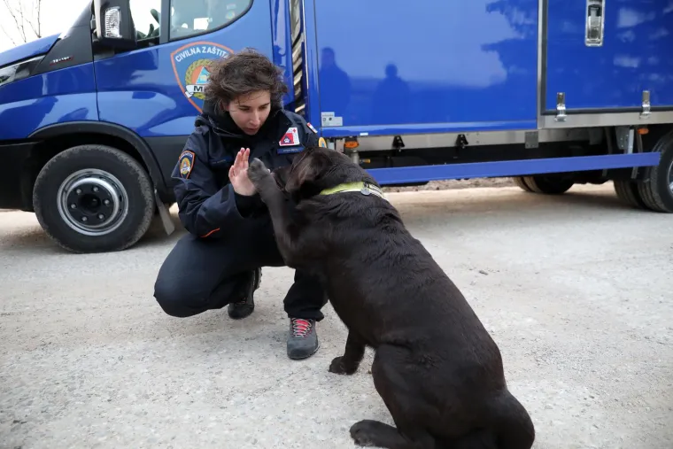 I Gizmo je krenuo na put u Tursku: U pomoć unesrećenima iz Hrvatske otišlo 10 pasa i 40 pripadnika civilne zaštite