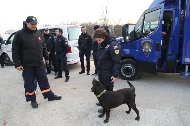 I Gizmo je krenuo na put u Tursku: U pomoć unesrećenima iz Hrvatske otišlo 10 pasa i 40 pripadnika civilne zaštite