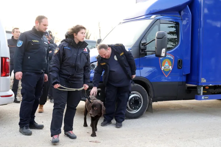 I Gizmo je krenuo na put u Tursku: U pomoć unesrećenima iz Hrvatske otišlo 10 pasa i 40 pripadnika civilne zaštite
