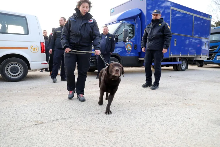 I Gizmo je krenuo na put u Tursku: U pomoć unesrećenima iz Hrvatske otišlo 10 pasa i 40 pripadnika civilne zaštite
