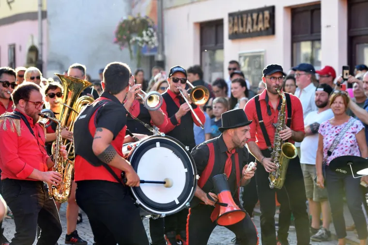 Počelo je ludilo! Špancirfest otvorili Prljavci, idući dana na redu su Goran Bare, Baby Lasagna i Psihomodo pop