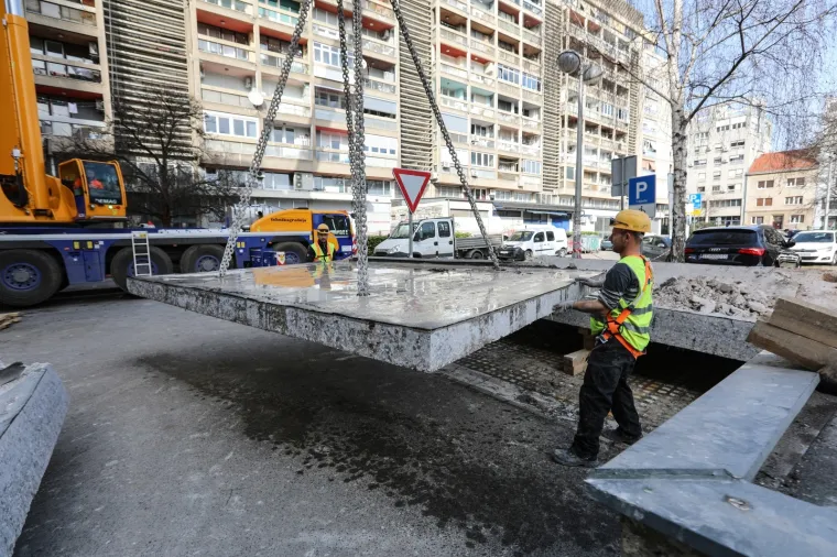 STANOVNICI MORNARSKE ZGRADE U ZAGREBU MOGU MIRNO SPAVATI: Skinuta posljednja ploča nadstrešnice stradale u potresu