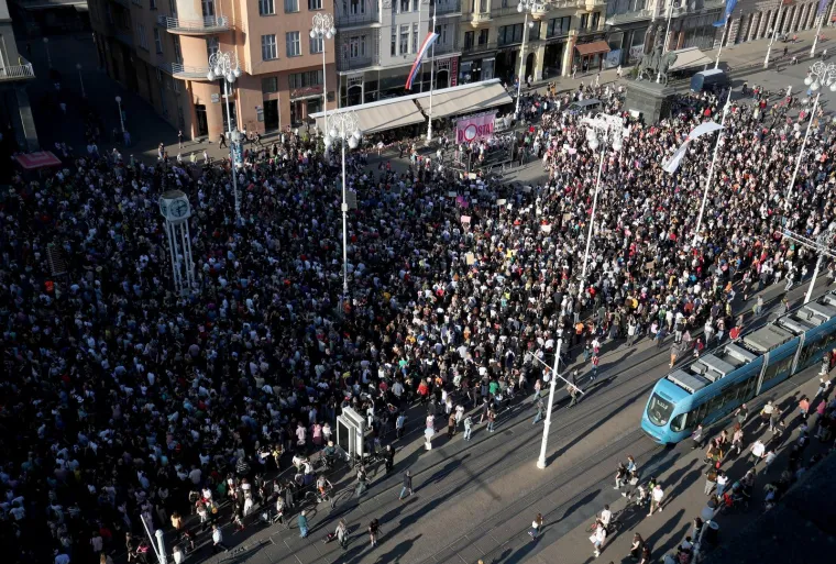 Poznati na velikom protestu za Mirelu Čavajdu: Stigli su i Urban i Ranko Ostojić