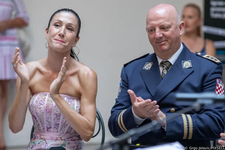 Prekrasna Ana Rucner jedina je uspjela ukrotiti zavodnika Vladu Kalembera, a njezini nastupi izazivaju sva osjetila