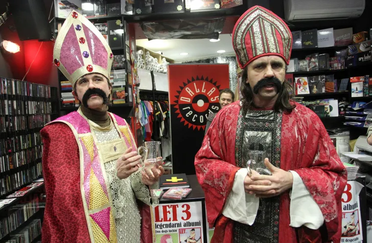 Ovako su bili obučeni kad su u Dallas Music Shopu predstavili svoja prva dva albuma &quot;Two Dogs Fuckin&apos;&quot; i &quot;El Desperado&quot;