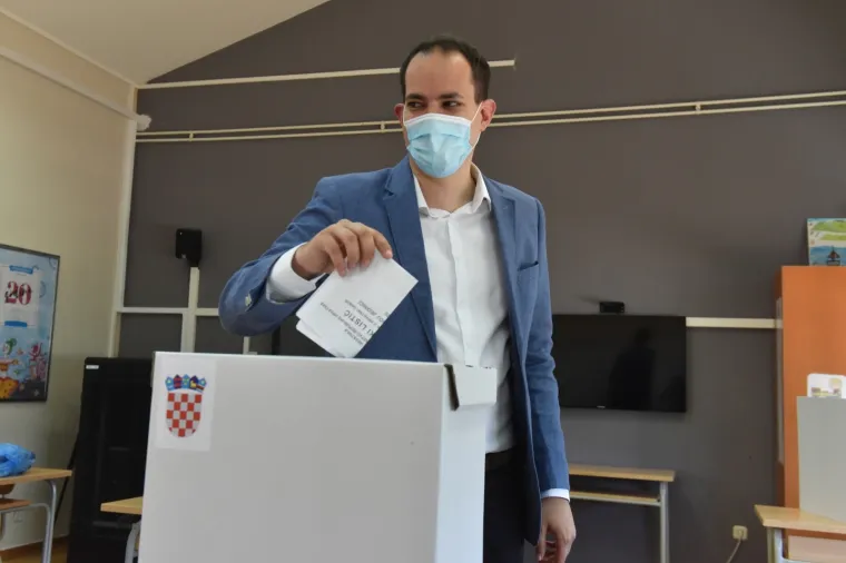 Pogledajte tko je sve od poznatih izašao na parlamentarne izbore