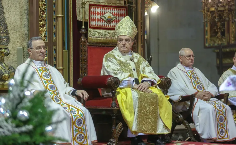 Bozanić predvodio misu polnoćku, stigao i Bandić