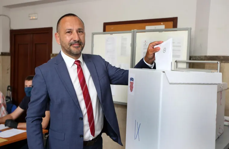Pogledajte tko je sve od poznatih izašao na parlamentarne izbore