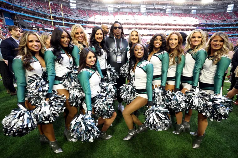 Cheerleadersice zapalile Super Bowl LVII