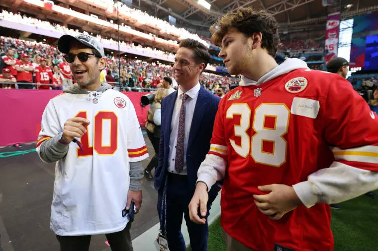 Jay Z na Super Bowl stigao s omiljenom kćeri, a pojavio se i frajer za kojem cijeli Hollywood luduje