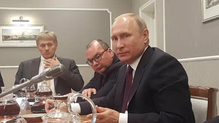 Najnovije tvrdnje o Putinovoj &quot;operaciji&quot; dolaze nakon što je bivši zastupnik odvojeno sugerirao da je smrt visokog dužnosnika u Rozi Khutoru - elitnom planinskom odmaralištu Sočija u kojem se zna da borave predsjednikovi liječnici, sumnjiva i da bi mogla biti povezana s predsjednikovim medicinskim tajnama.