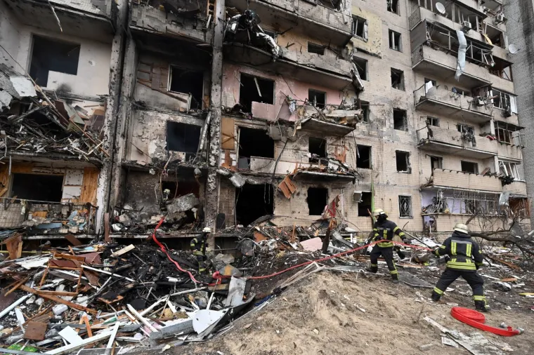 Dana 24. veljače prošle godine započela je ruska agresija nad Ukrajinom, a najmanje 13.000 ukrajinskih vojnika i više od 7000 ukrajinskih civila poginulo je u godinu dana rata.