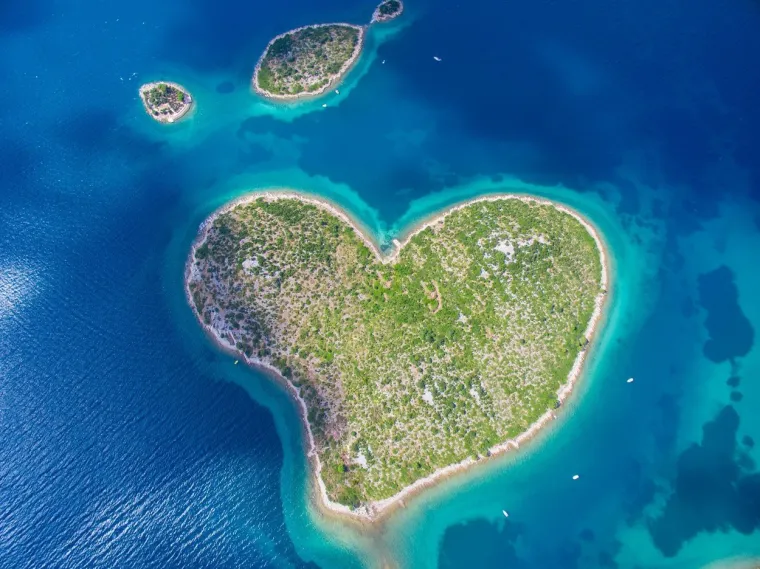Ljubav se ne može kupiti novcem, ali... Ako želite pokušati, na prodaju je dio hrvatskog Otoka ljubavi