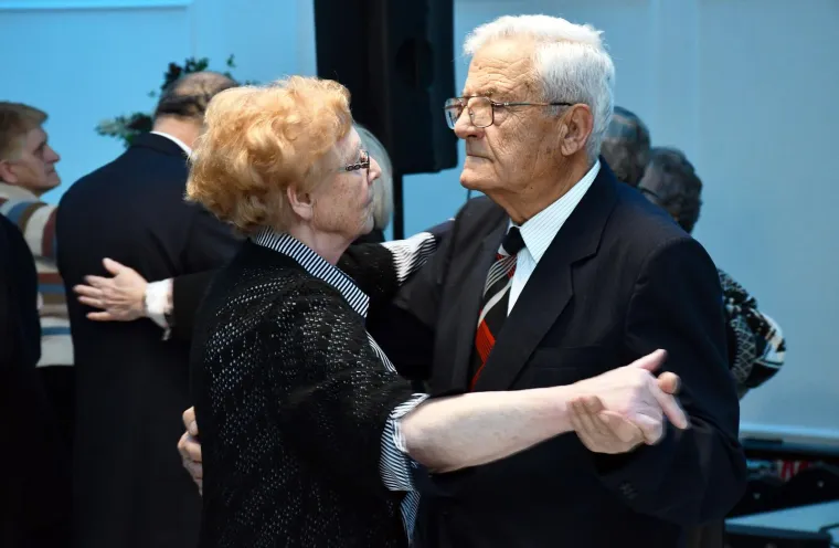 U Požegi za Valentinovo zaplesali parovi koji su 50 godina u braku