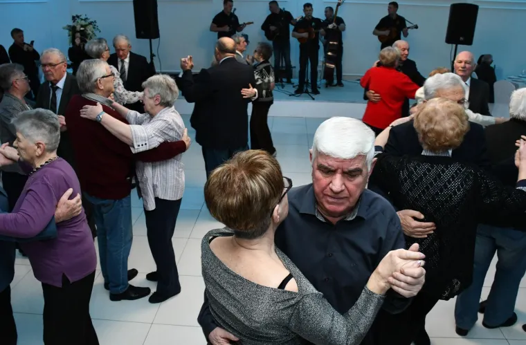 U Požegi za Valentinovo zaplesali parovi koji su 50 godina u braku