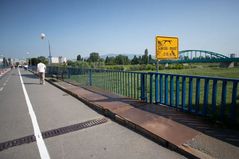 Propao nogostup u Zagrebu! Rupa je 'sanirana', ali pogledajte kako izgleda podnožje mosta