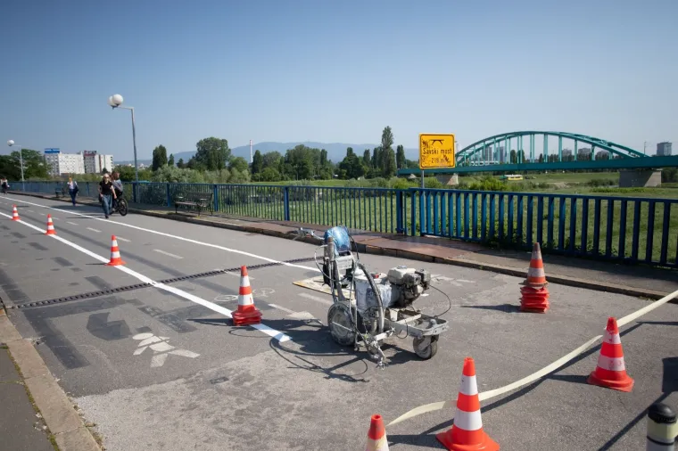 Propao nogostup u Zagrebu! Rupa je 'sanirana', ali pogledajte kako izgleda podnožje mosta
