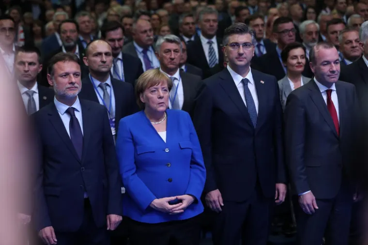 Plenković 'urlao' o snazi HDZ-a, Merkel: 'Živjela sam u diktaturi i nisam mogla doći u Jugoslaviju'