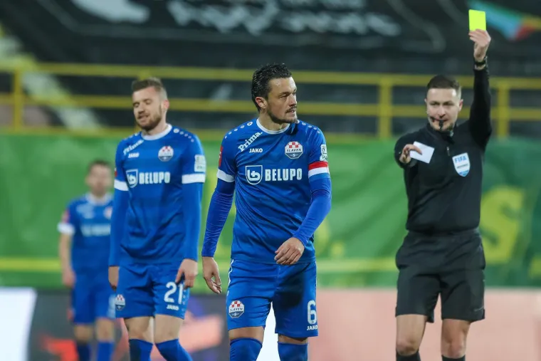 Prilično mirno je bilo u Koprivnici. Došao tek kao slobodan igrač Antonio Perošević, a nekolicina igrača koji nisu ozbiljnije konkurirali napustili su klub. Kod odlazaka se može spomenuti Kvržića koji je prešao u Šibenik. Slaven kao i Varaždin na proljeće ima 700 tisuća eura jeftiniji kadar. 