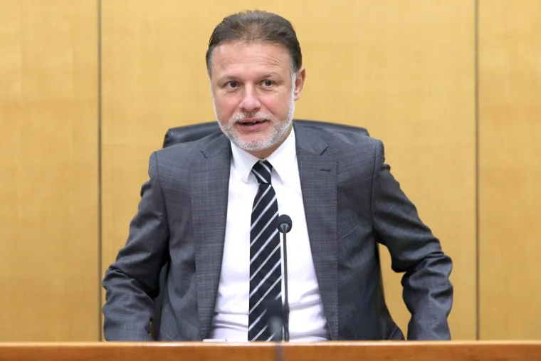 Gordan Jandroković se obrijao nakon 5 godina, iako mu je supruga rekla da joj se više sviđa zarastao