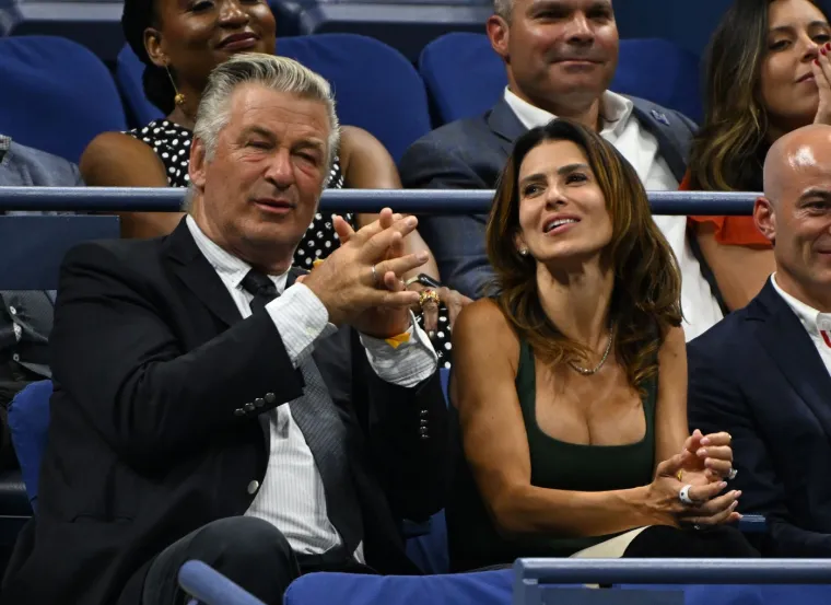 Alec Baldwin pratio je meč Novaka Đokovića: Našao se u društvu atraktivne supruge