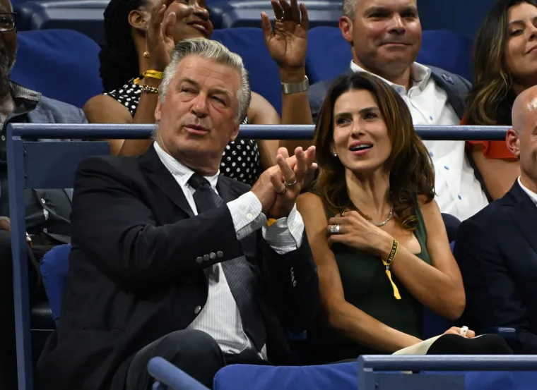 Alec Baldwin pratio je meč Novaka Đokovića: Našao se u društvu atraktivne supruge