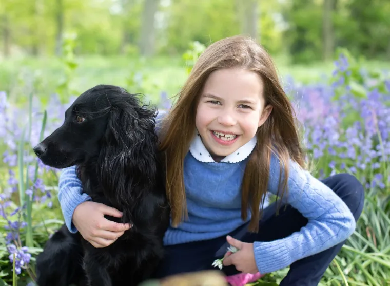 I dok princeza Charlotte možda nije prva u redu među svojom braćom i sestrama, ona preuzima krunu za najbolje odjevenu nakon što je rangirana kao jedno od najmodernije djece slavnih. Dok je princeza od Walesa često hvaljena zbog svog osjećaja za stil, čini se da njezina kći slijedi njezine stope.