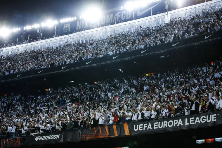 Navijači Eintrachta na Camp Nou