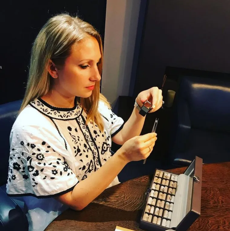 Rekla je da je nakon toga pomislila kako bi to bio zabavan posao. Daisy je pokrenula The Proposers u travnju 2012. i sada ima tim od sedam žena, koje su planirale 3500 prosidbi diljem svijeta.