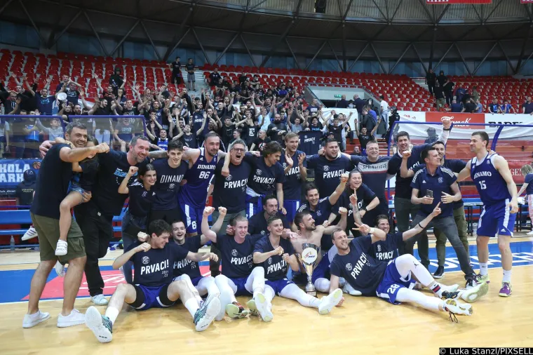 Osnovani su prije dvije godine, a već su u najjačoj ligi. Pogledajte ludo slavlje košarkaša Dinama nakon plasmana u Premier ligu