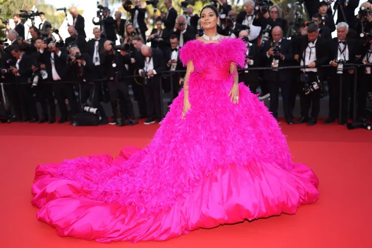Eva Longoria 'pregazila' konkurenciju seksepilom u neobičnoj haljini, ali nije joj bilo lako...