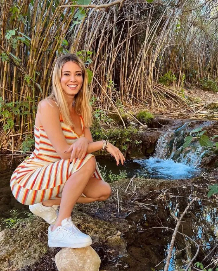 Bujna Diletta Leotta pokazala svima svoj raskošan dekolte. Najzgodnija sportska novinarka na svijetu slikala se na brodu s legendarnim nogometašem