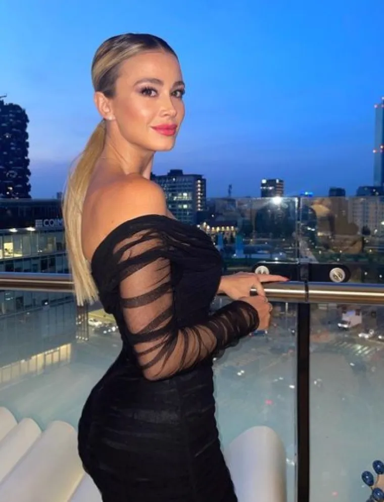 Bujna Diletta Leotta pokazala svima svoj raskošan dekolte. Najzgodnija sportska novinarka na svijetu slikala se na brodu s legendarnim nogometašem