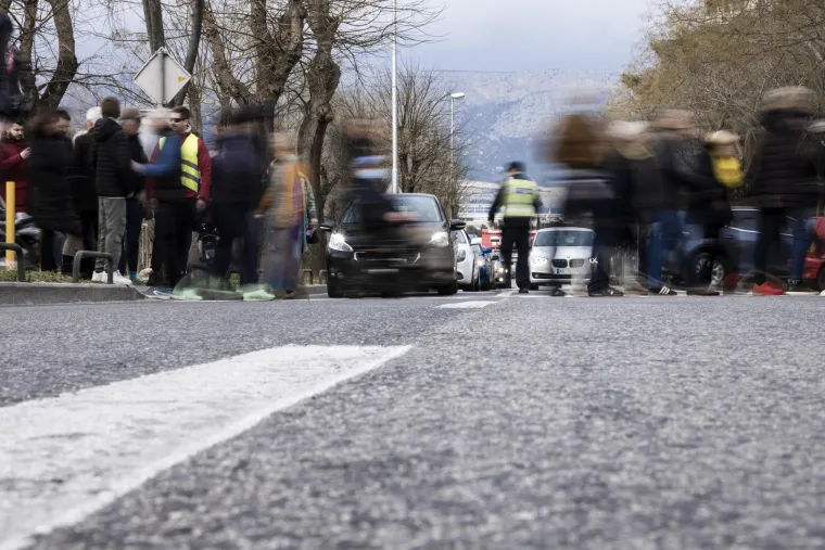 Splićani blokirali promet i poručili da ne žele pretovarnu stanicu i kontejnere u svom kotaru