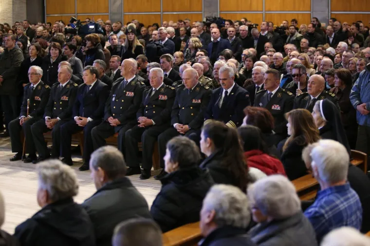 MISA ZADUŠNICA ZA SLOBODANA PRALJKA: U crkvi Svete Mati Slobode okupili se generali, došao je i Thompson