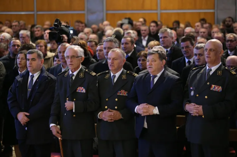 MISA ZADUŠNICA ZA SLOBODANA PRALJKA: U crkvi Svete Mati Slobode okupili se generali, došao je i Thompson