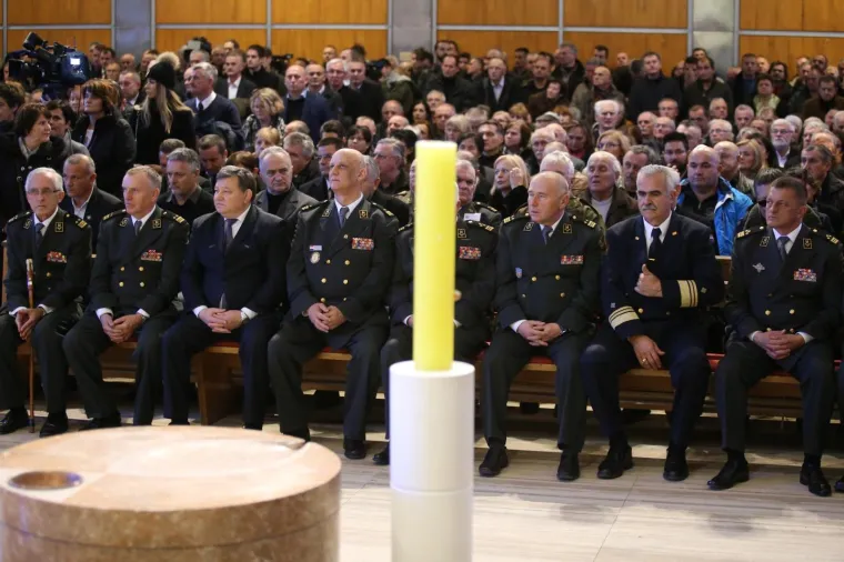 MISA ZADUŠNICA ZA SLOBODANA PRALJKA: U crkvi Svete Mati Slobode okupili se generali, došao je i Thompson