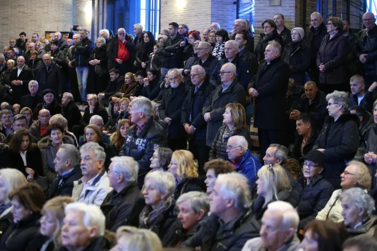 MISA ZADUŠNICA ZA SLOBODANA PRALJKA: U crkvi Svete Mati Slobode okupili se generali, došao je i Thompson
