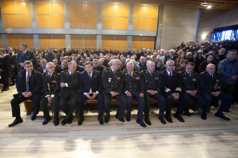 MISA ZADUŠNICA ZA SLOBODANA PRALJKA: U crkvi Svete Mati Slobode okupili se generali, došao je i Thompson