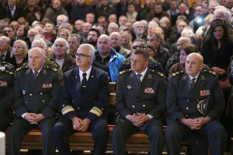MISA ZADUŠNICA ZA SLOBODANA PRALJKA: U crkvi Svete Mati Slobode okupili se generali, došao je i Thompson