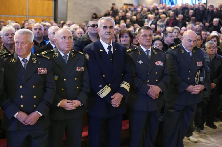 MISA ZADUŠNICA ZA SLOBODANA PRALJKA: U crkvi Svete Mati Slobode okupili se generali, došao je i Thompson
