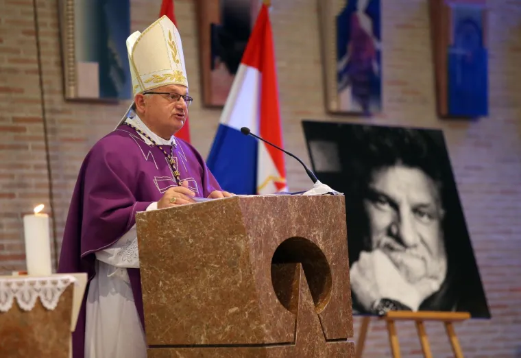 MISA ZADUŠNICA ZA SLOBODANA PRALJKA: U crkvi Svete Mati Slobode okupili se generali, došao je i Thompson