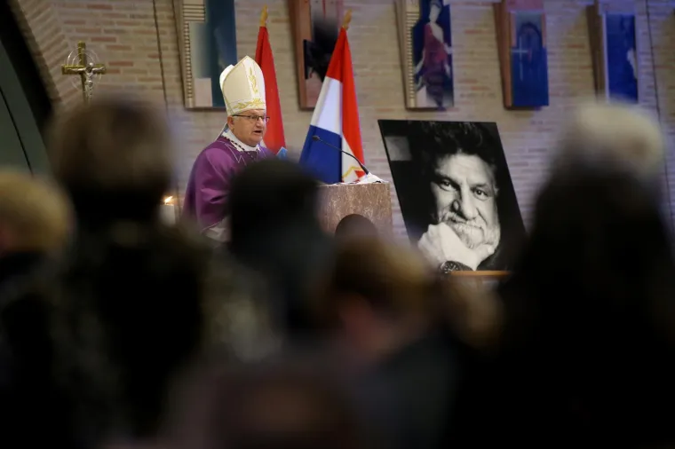 MISA ZADUŠNICA ZA SLOBODANA PRALJKA: U crkvi Svete Mati Slobode okupili se generali, došao je i Thompson