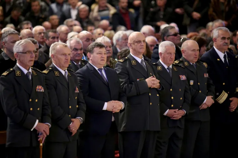MISA ZADUŠNICA ZA SLOBODANA PRALJKA: U crkvi Svete Mati Slobode okupili se generali, došao je i Thompson