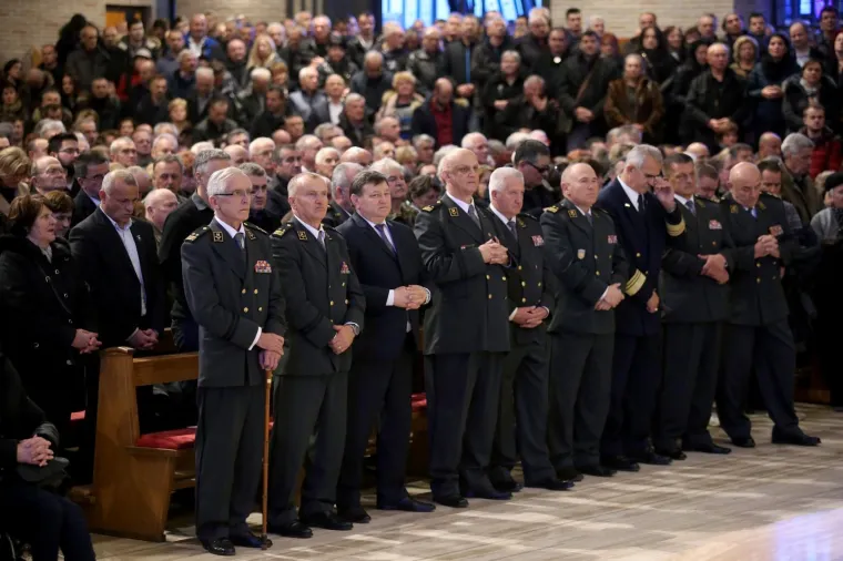MISA ZADUŠNICA ZA SLOBODANA PRALJKA: U crkvi Svete Mati Slobode okupili se generali, došao je i Thompson
