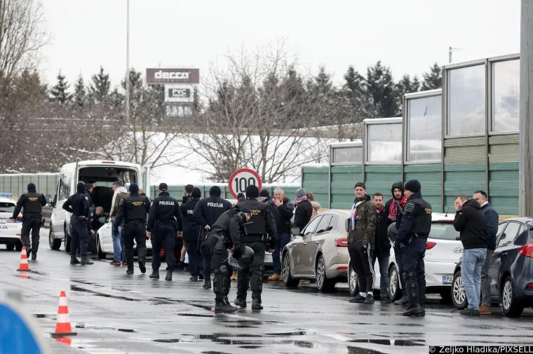 Interventna policija na Lučkom dočekala Torcidu: U pratnji će krenuti prema Maksimiru