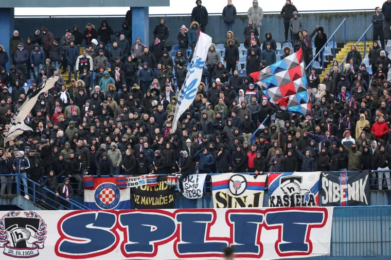 Nakon debakla na Maksimiru Torcida pjevala neočekivanu pjesmu igračima Hajduka