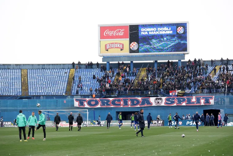 Nakon debakla na Maksimiru Torcida pjevala neočekivanu pjesmu igračima Hajduka