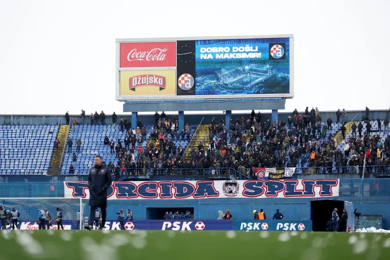 Nakon debakla na Maksimiru Torcida pjevala neočekivanu pjesmu igračima Hajduka