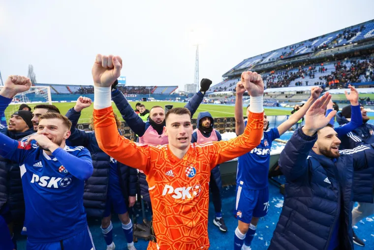 Nakon debakla na Maksimiru Torcida pjevala neočekivanu pjesmu igračima Hajduka